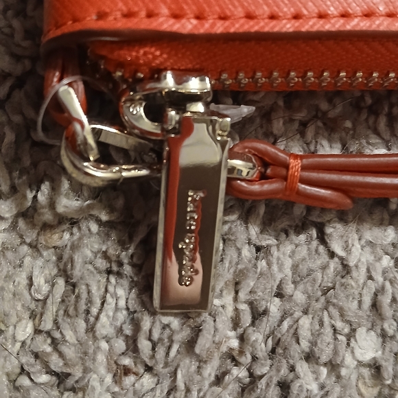 👜 Kate Spade Zip-Around Wristlet Wallet – Red-Orange / Poppy - Picture 3 of 7
